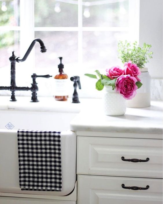 Shaws 600mm Fireclay Butlers Sink